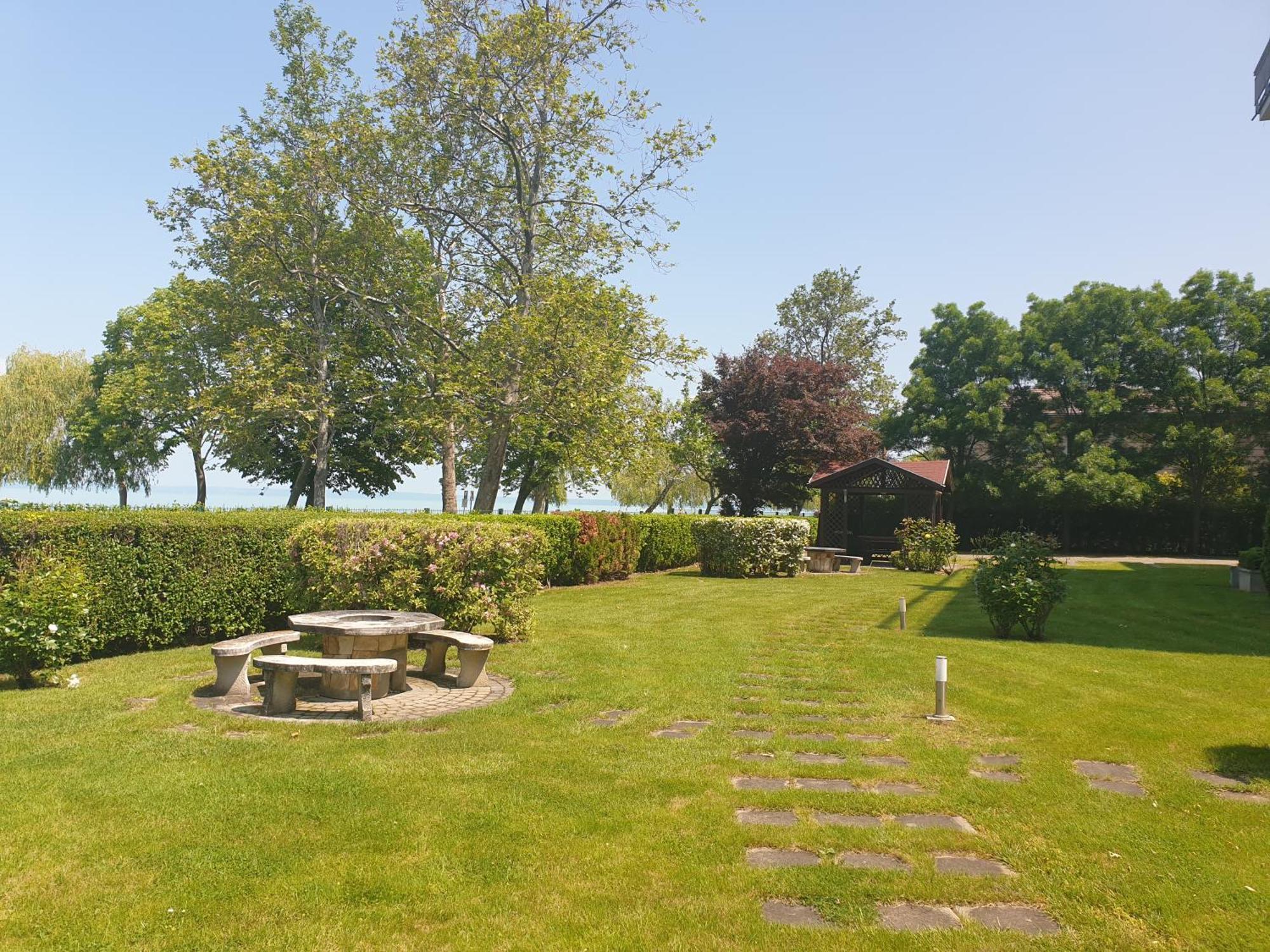 Balaton Lakeside Residence Шіофок Екстер'єр фото